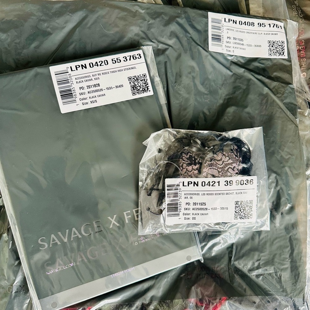 Savage X Fenty Les Roses Underwire Slip 2 Piece VIP Box Set - Picture 7 of 7